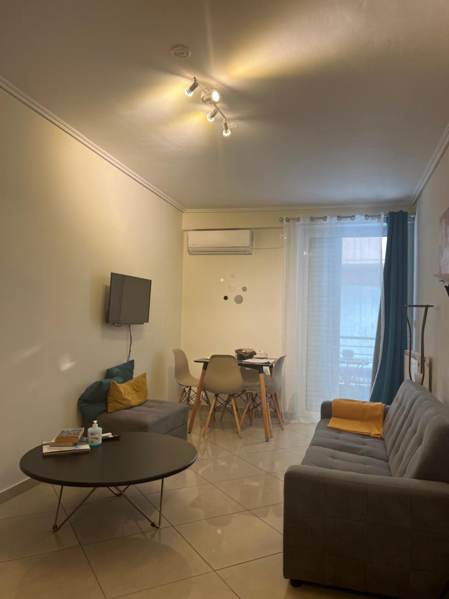 Colourful Artistic Apart 100Mbps Center Of Athens Exterior photo